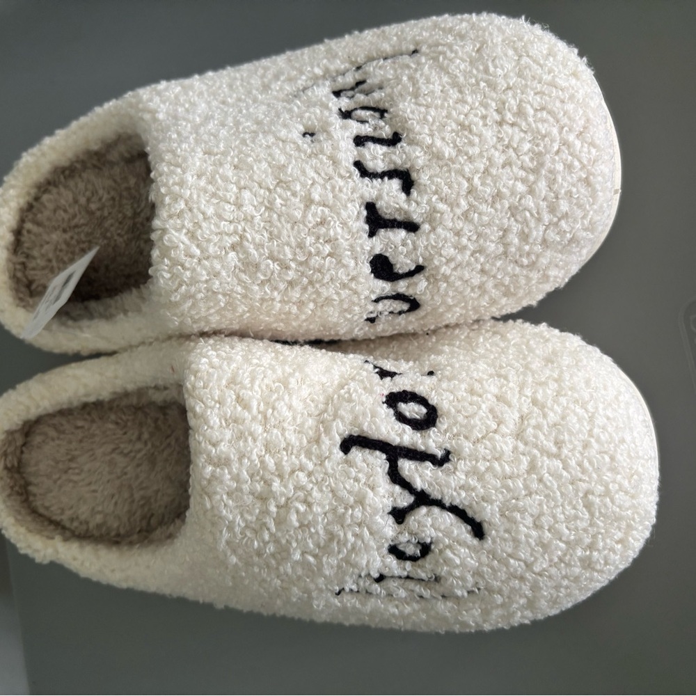 Taylor’s version fluffy slippers